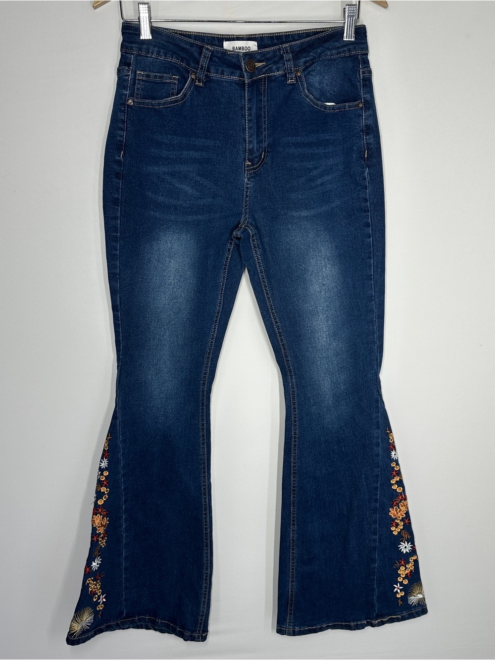 Women's jeans bamboo size 11 blue embroidered flowers Flared Cowgirl Rodeo